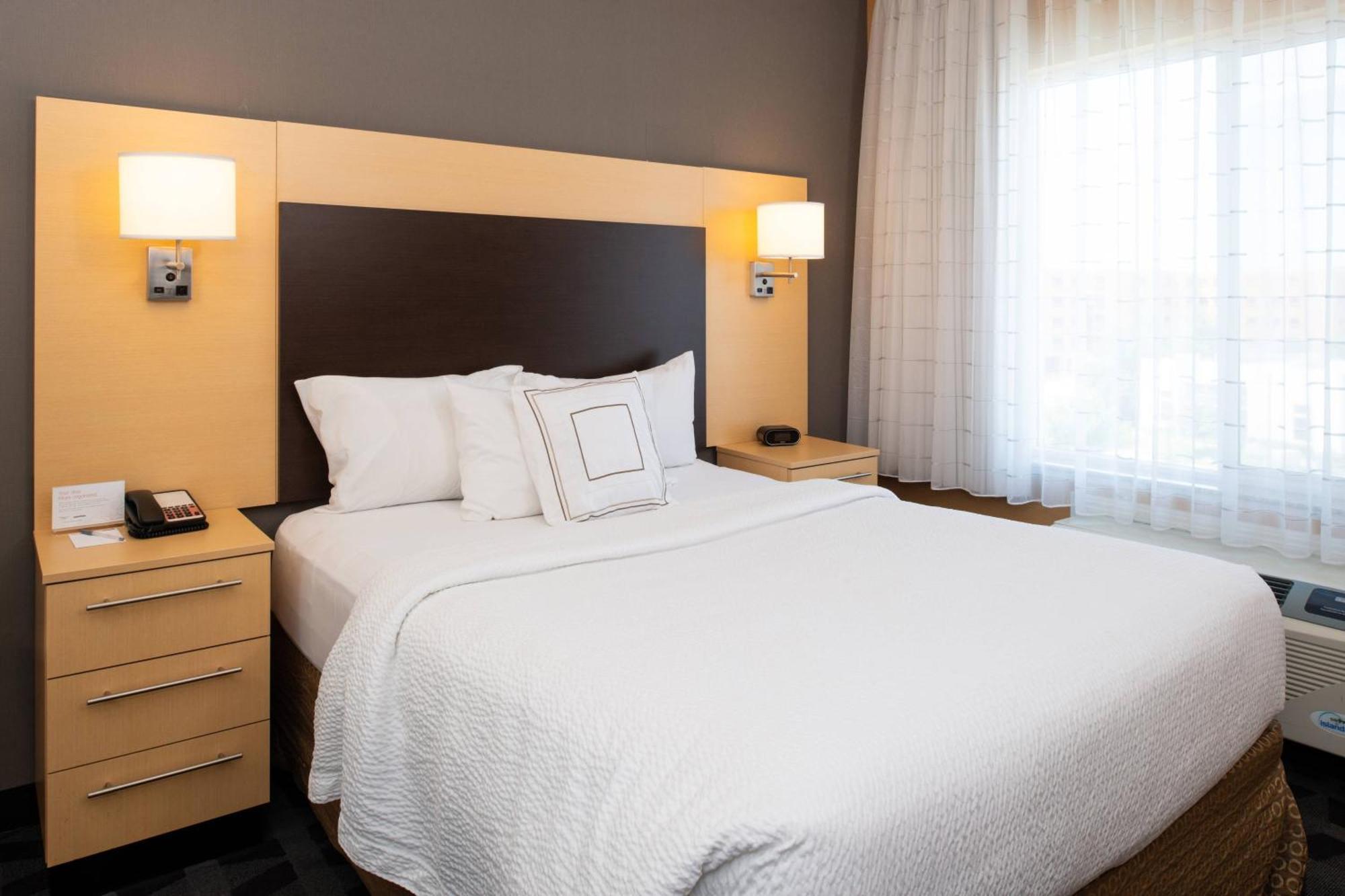Towneplace Suites By Marriott Bakersfield West Экстерьер фото