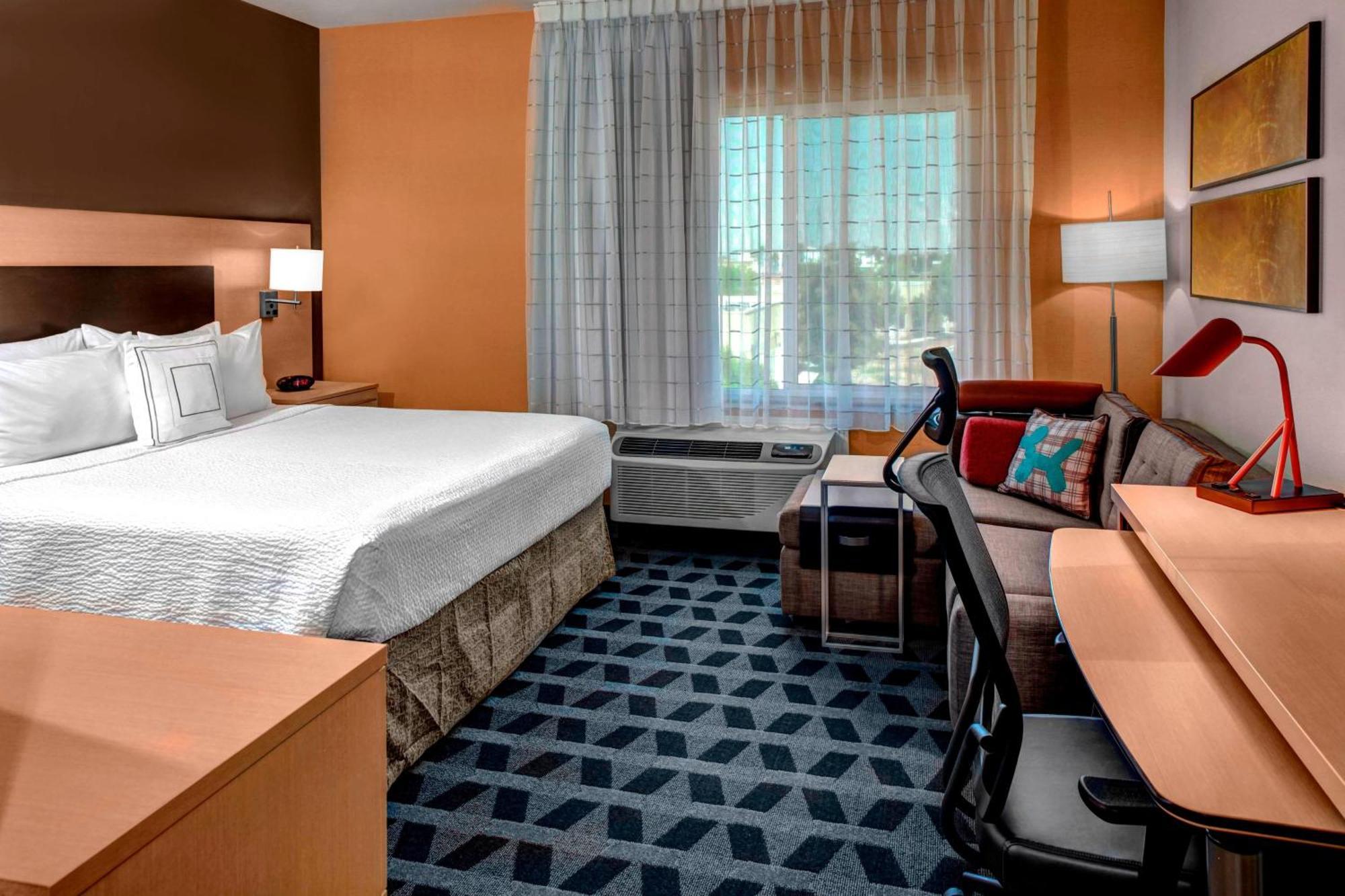 Towneplace Suites By Marriott Bakersfield West Экстерьер фото