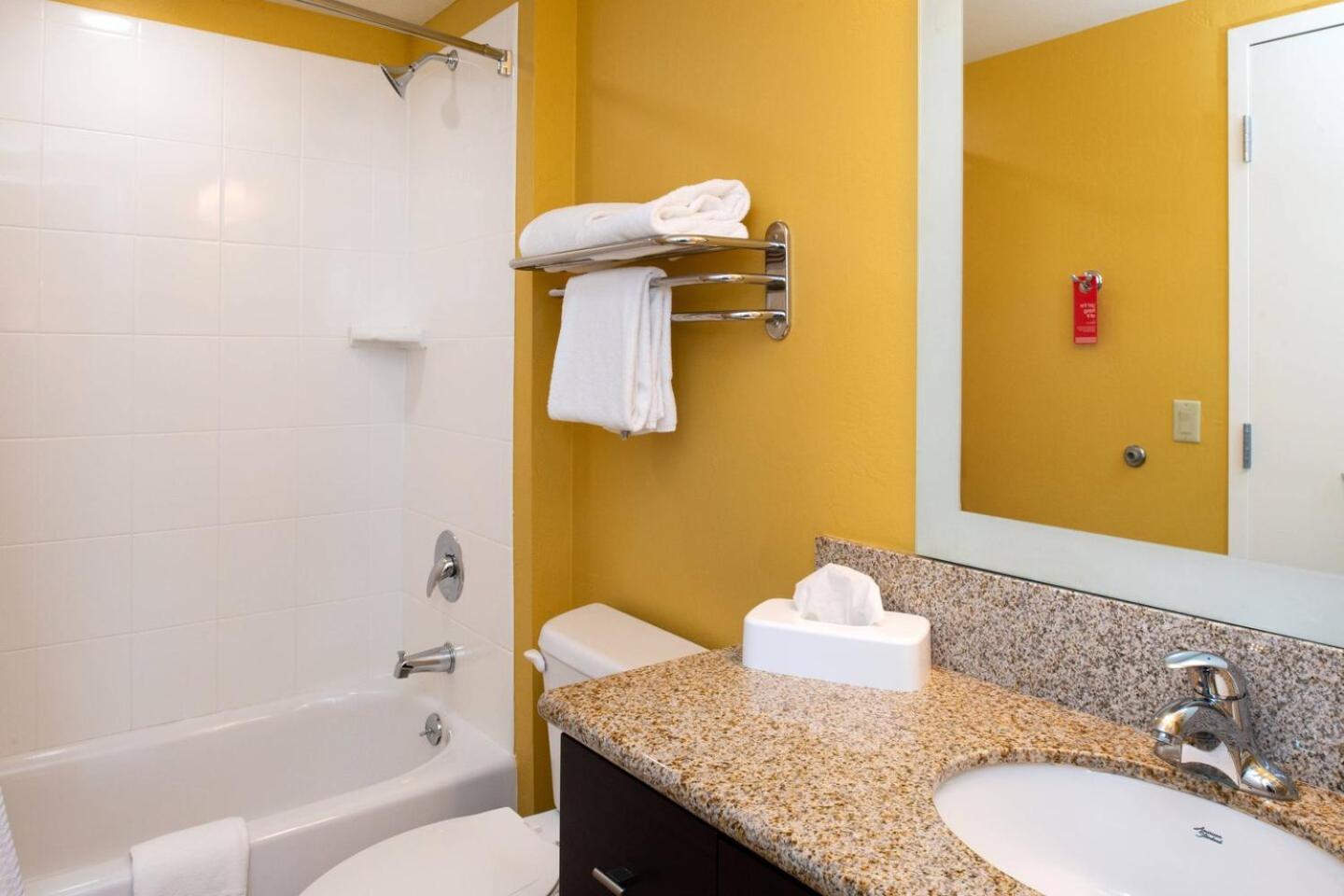 Towneplace Suites By Marriott Bakersfield West Экстерьер фото