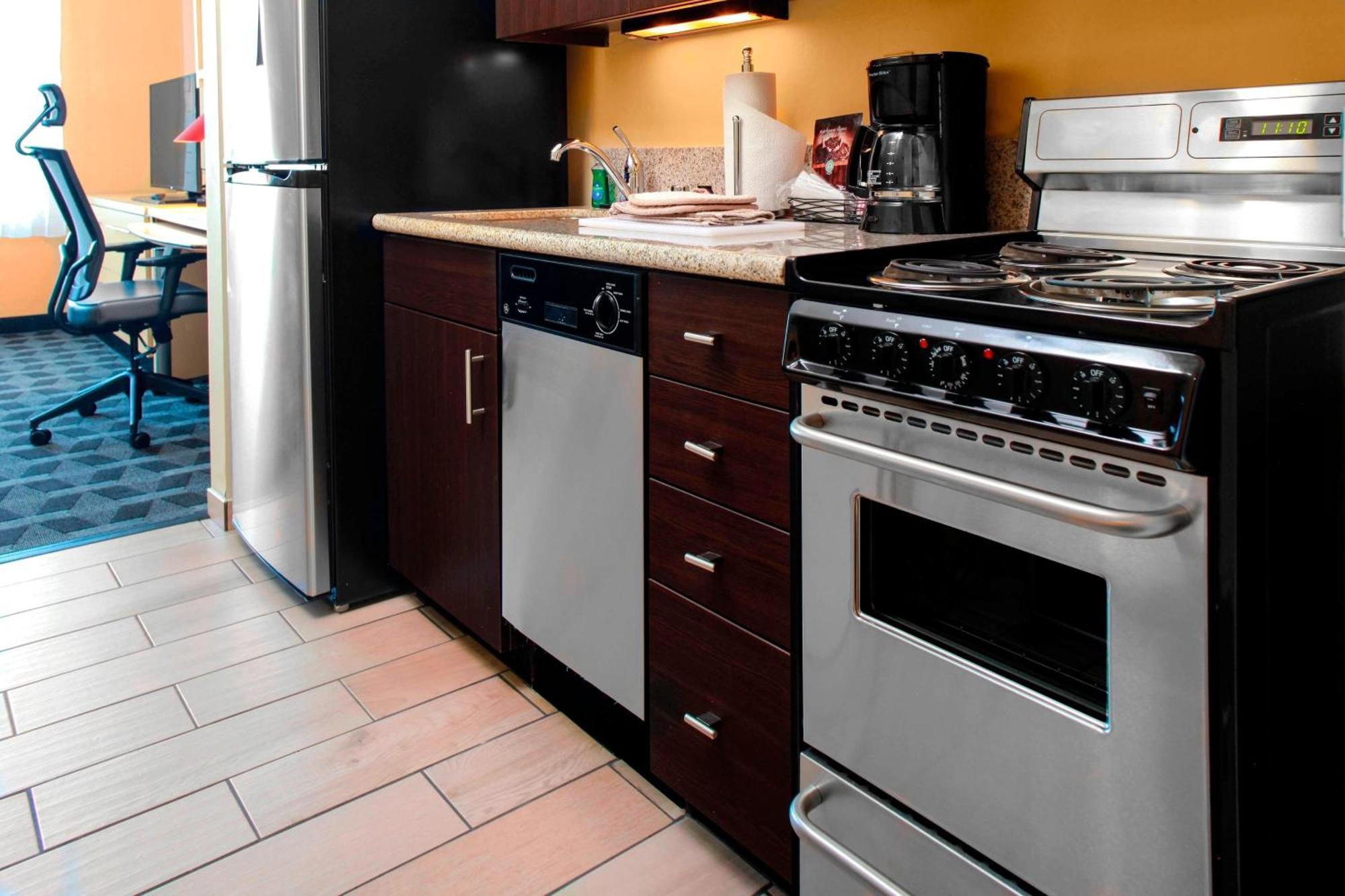 Towneplace Suites By Marriott Bakersfield West Экстерьер фото