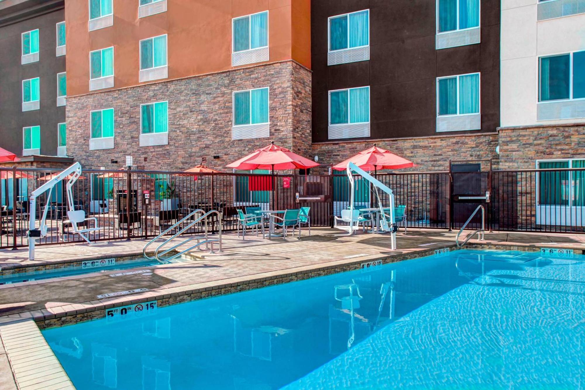 Towneplace Suites By Marriott Bakersfield West Экстерьер фото