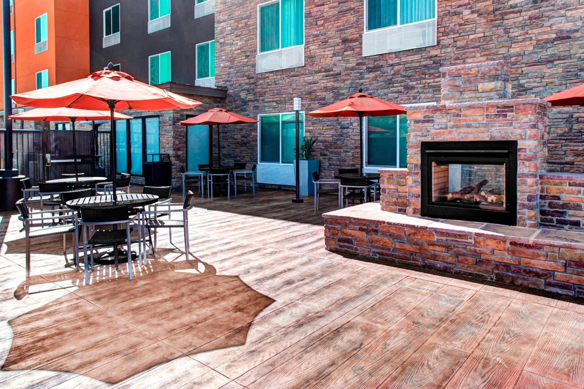 Towneplace Suites By Marriott Bakersfield West Экстерьер фото