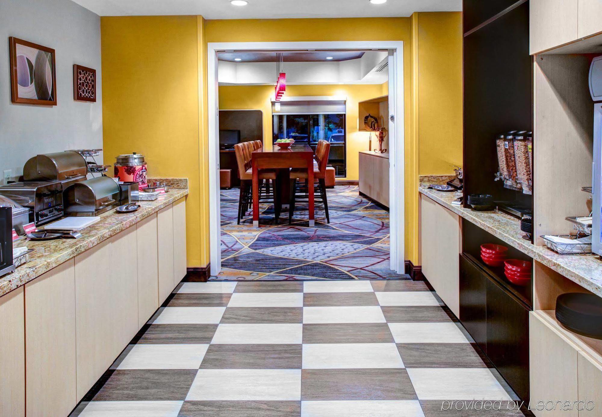 Towneplace Suites By Marriott Bakersfield West Экстерьер фото