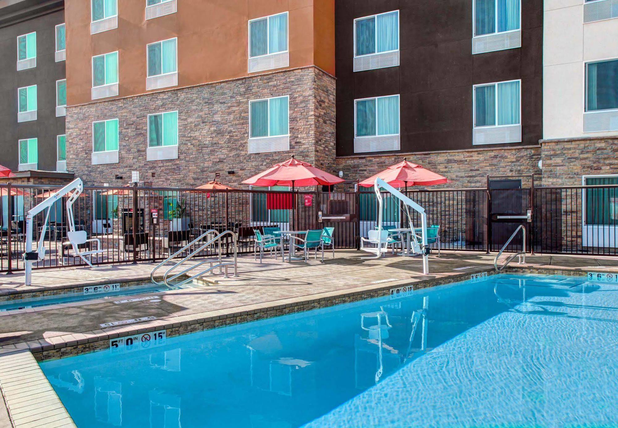 Towneplace Suites By Marriott Bakersfield West Экстерьер фото